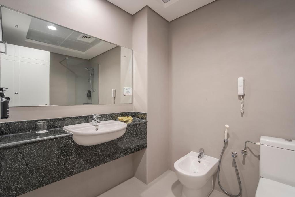 Ванная комната в Rose Garden Hotel Apartments - Al Barsha, Near Metro Station