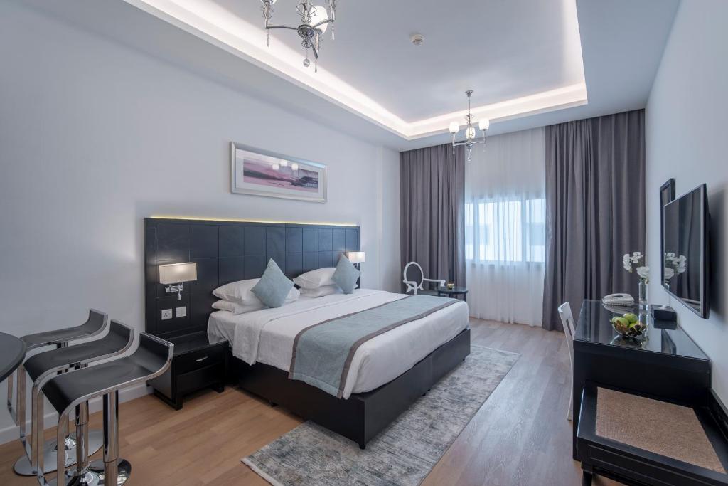 Кровать или кровати в номере Rose Garden Hotel Apartments - Al Barsha, Near Metro Station