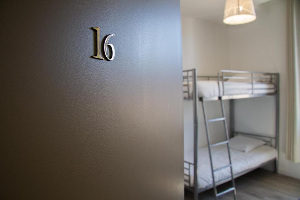 Postel nebo postele na pokoji v ubytování Hôtel Trianon