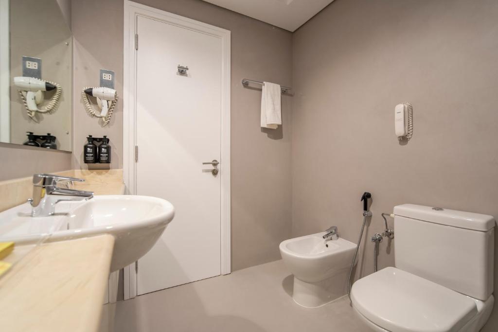 Ванная комната в Rose Garden Hotel Apartments - Al Barsha, Near Metro Station