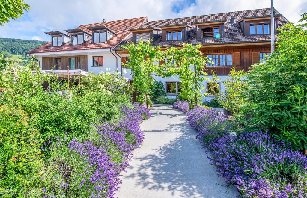 Zahrada ubytování Hirschen Erlinsbach Swiss Quality