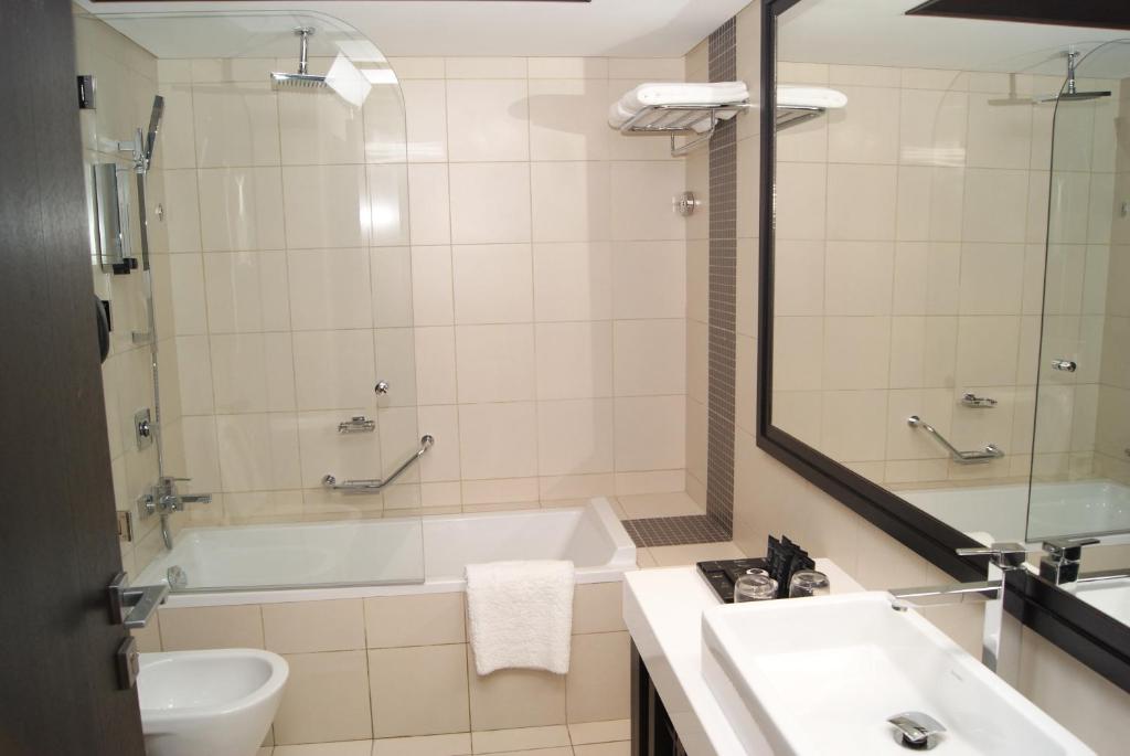 Raintree Rolla Hotel - Quarto Deluxe (taxa Mensal Disponível)