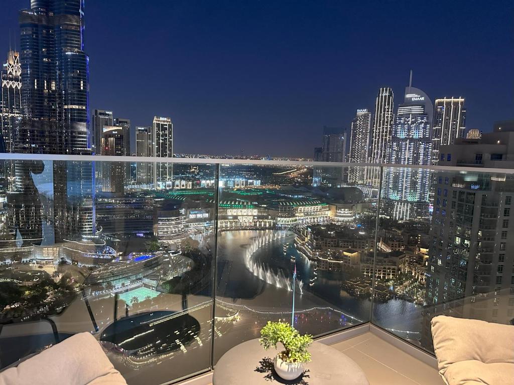 Nespecifikovaný výhled na destinaci Dubaj nebo výhled na město při pohledu z apartmánu