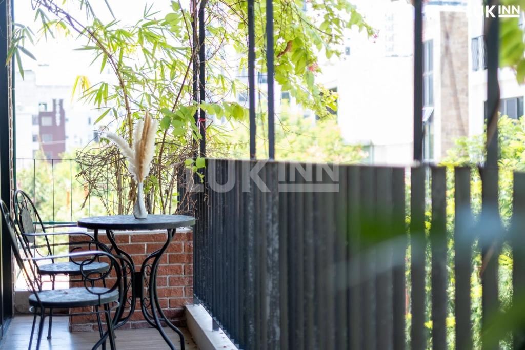 Balkón nebo terasa v ubytování LUK Inn Hotel - An Thượng, Đà Nẵng