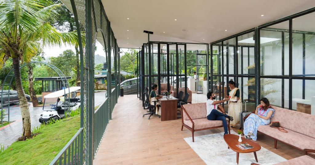 Posezení v ubytování Eden Woods Resorts and Spa