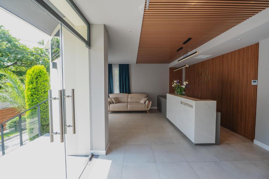 Rõdu või terrass majutusasutuses Ritsa Resort
