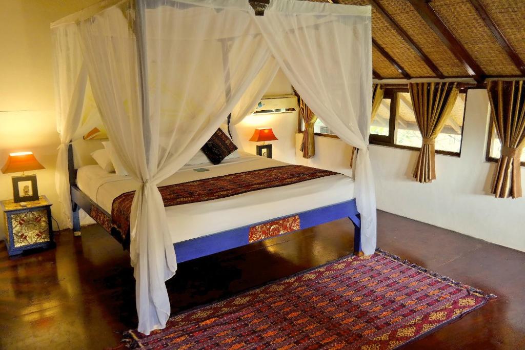 Postel nebo postele na pokoji v ubytování Puri Cendana Resort Bali