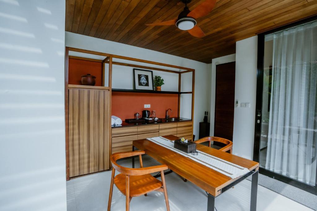 Abia Villa Legian - 14