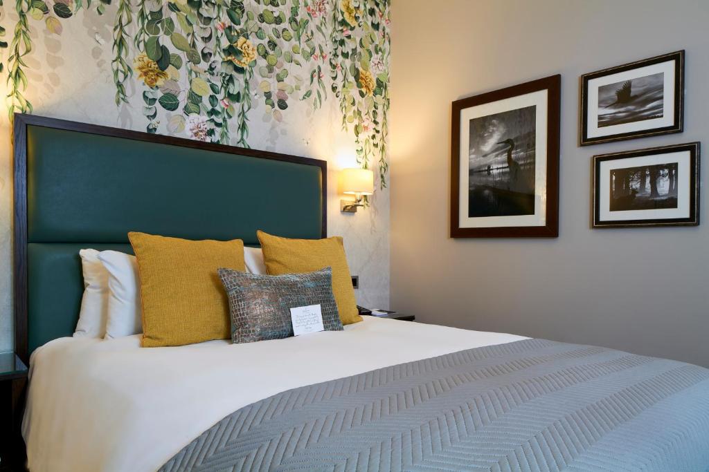 Un ou plusieurs lits dans un hébergement de l'établissement Mandolay Hotel Guildford