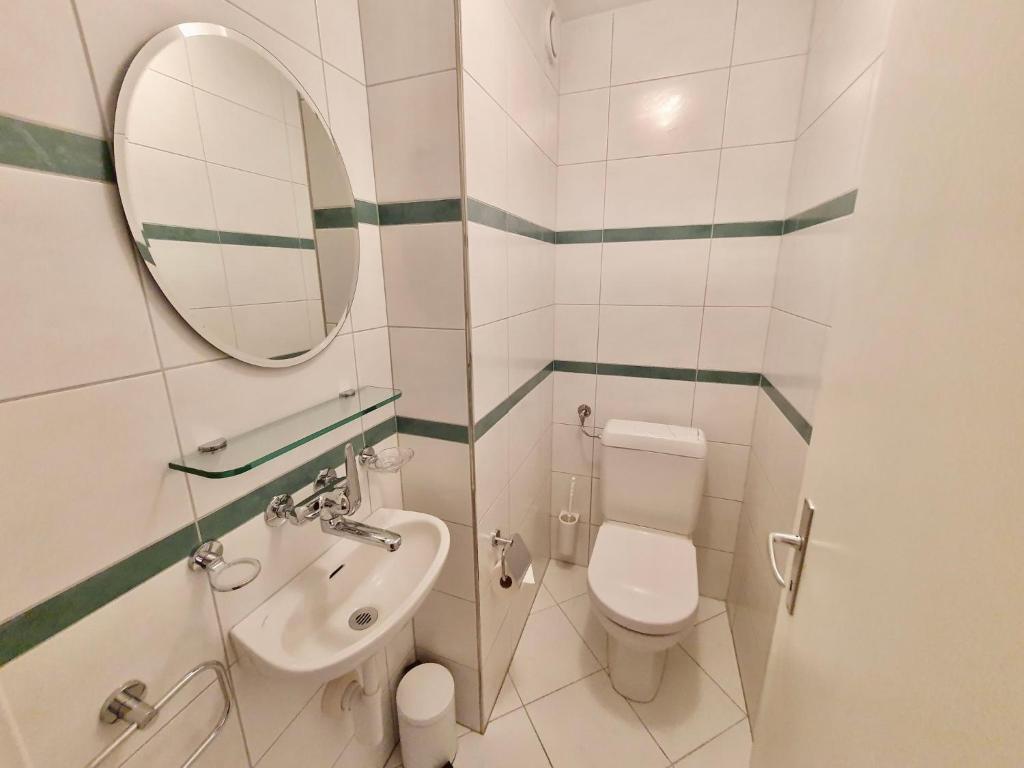 Koupelna v ubytování Apartment Apt- 13 by Interhome
