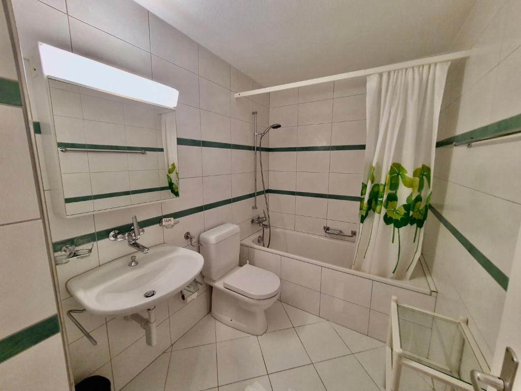 Koupelna v ubytování Apartment Apt- 13 by Interhome