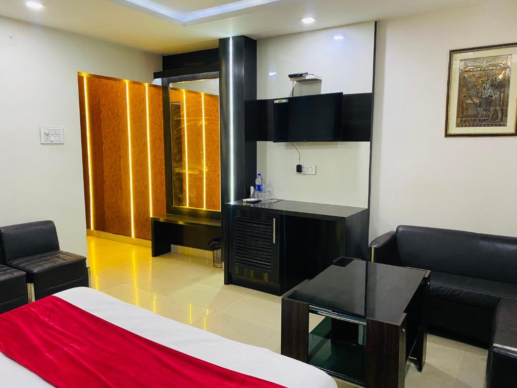 Hotel Royal Galaxy - Deluxe King Suite