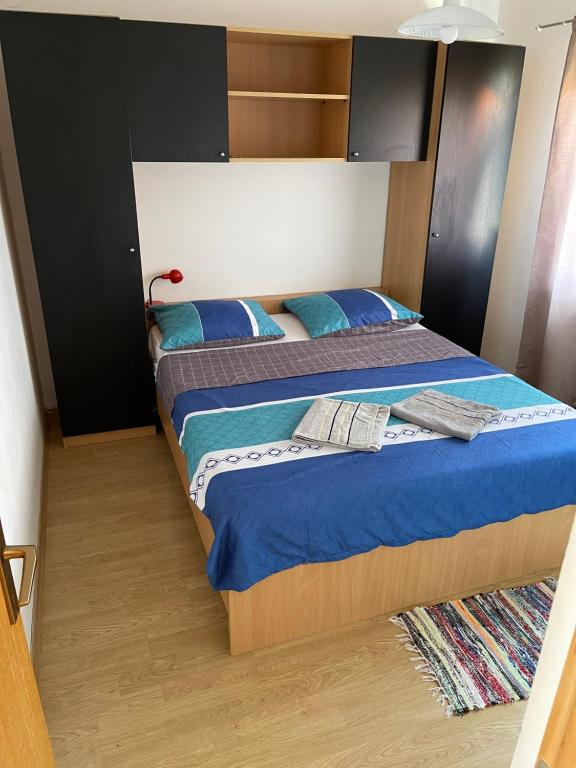Posteľ alebo postele v izbe v ubytovaní Apartmani Caganić Villa Bledi