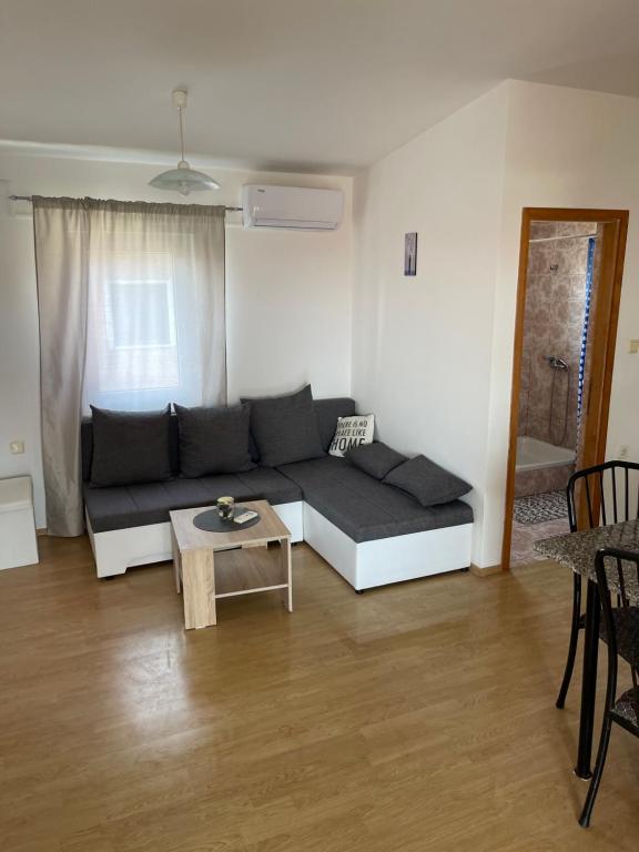 Posedenie v ubytovaní Apartmani Caganić Villa Bledi