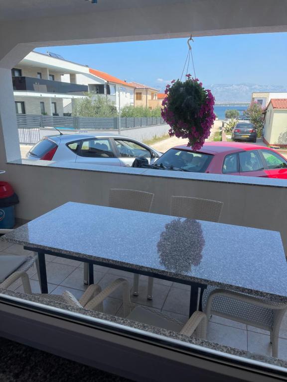 Balkón alebo terasa v ubytovaní Apartmani Caganić Villa Bledi