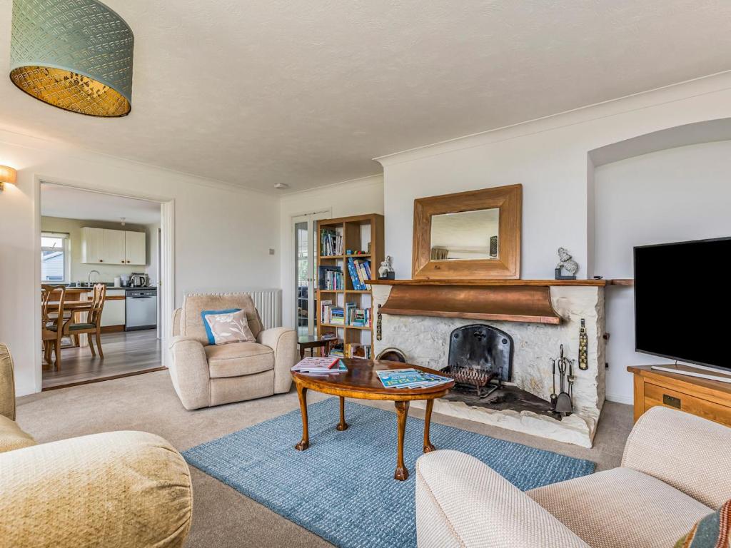 a living room with a fireplace and a tv at Pass the Keys Charming Harbourside Cottage in Emsworth
