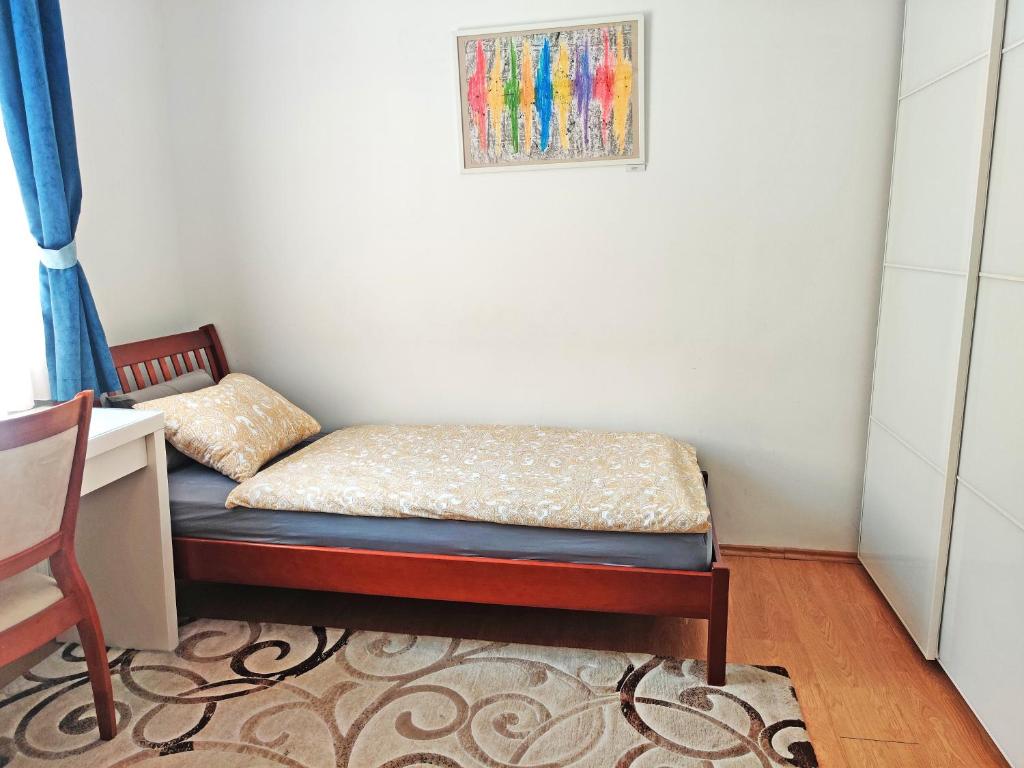Postel nebo postele na pokoji v ubytování Dali Apartment Szentendre