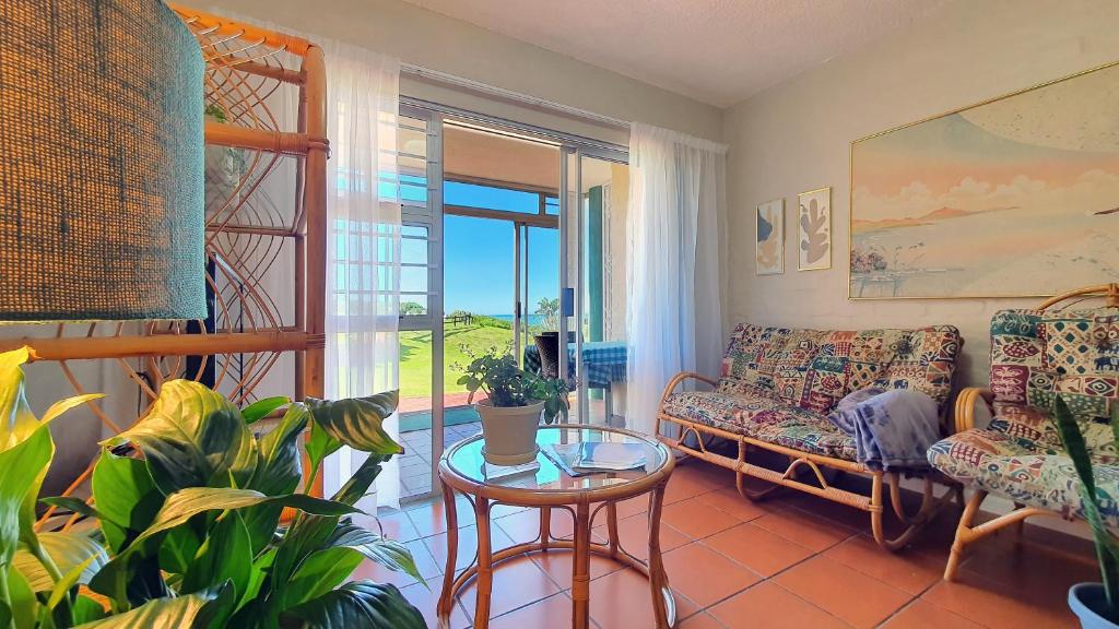 Χώρος καθιστικού στο Escape to Paradise: Beachside Apartment