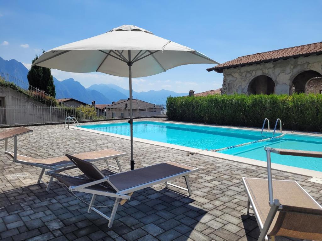 Baseinas apgyvendinimo įstaigoje The View Mountain Lake Iseo Hospitality arba netoliese