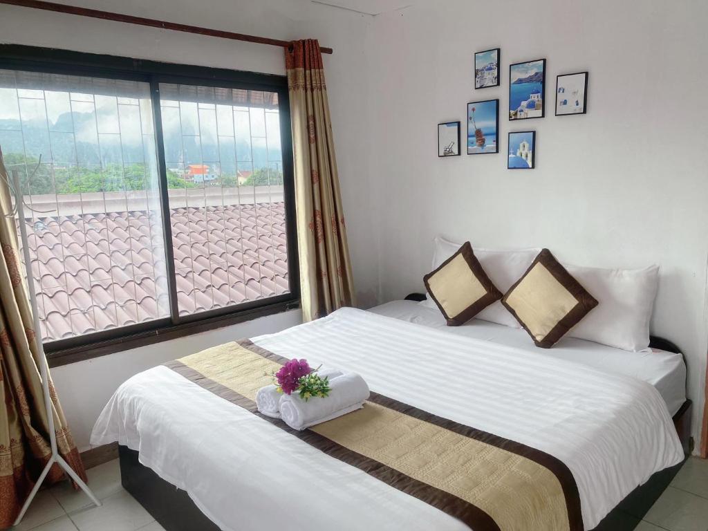 Llit o llits en una habitació de Vang Vieng Victory Hostel