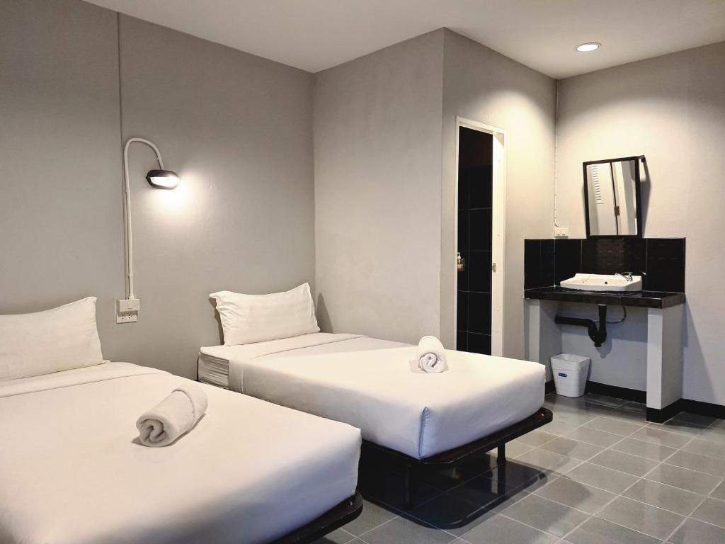 The 8 Factory Hotel Phitsanulok - Budget Twin Room With Private Bathroom