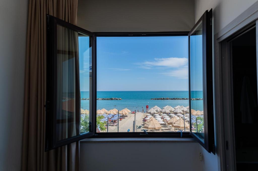 Nespecifikovaný výhled na moře nebo výhled na moře při pohledu z hotelu