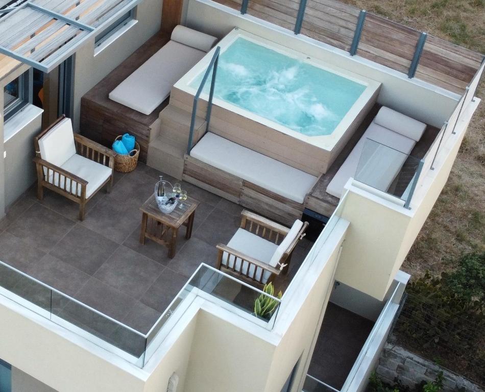 an overhead view of a swimming pool on a house at Blueonar in Chania
