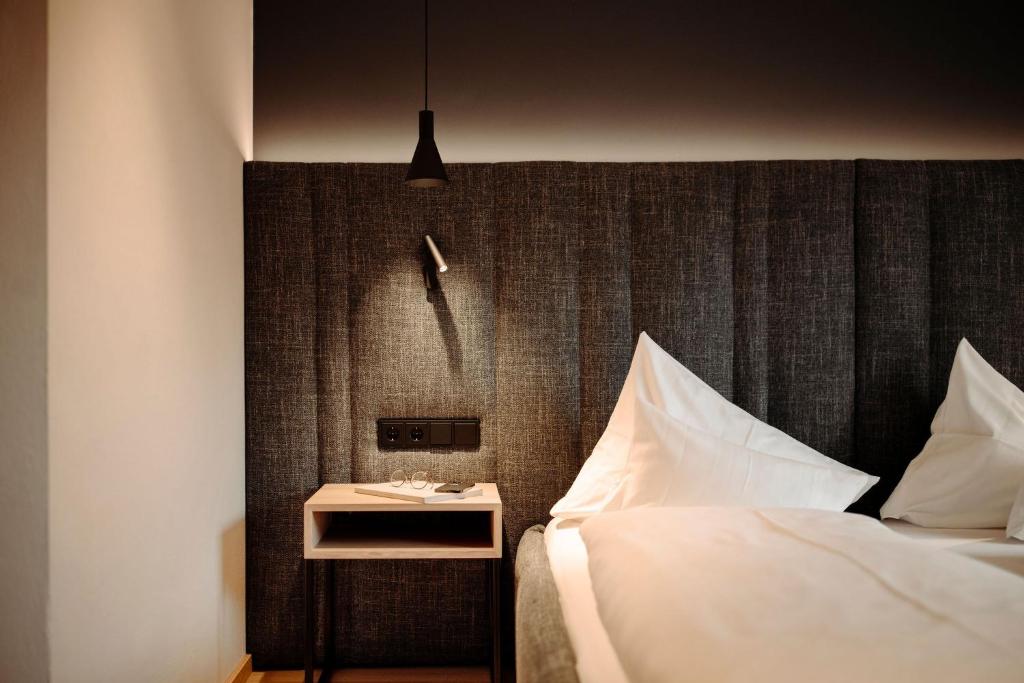 A bed or beds in a room at Alpina Alpendorf