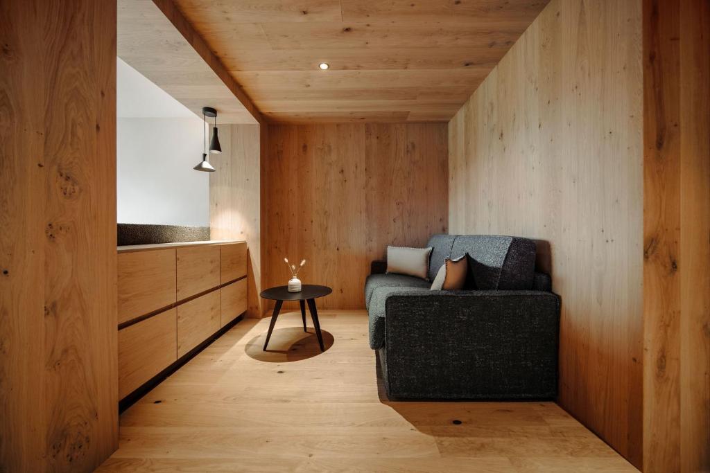 A seating area at Alpina Alpendorf