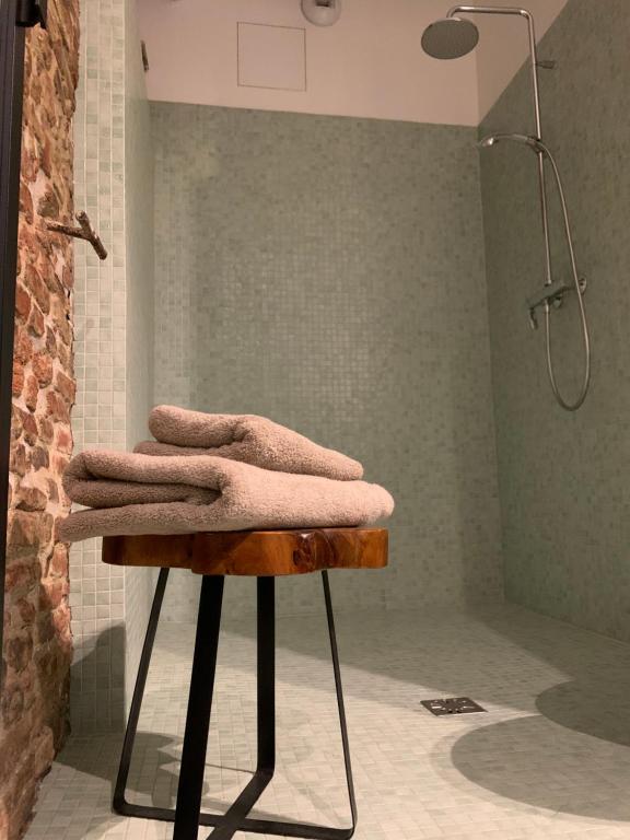 galerie jacqueline storme - Queen Room - Disability Access