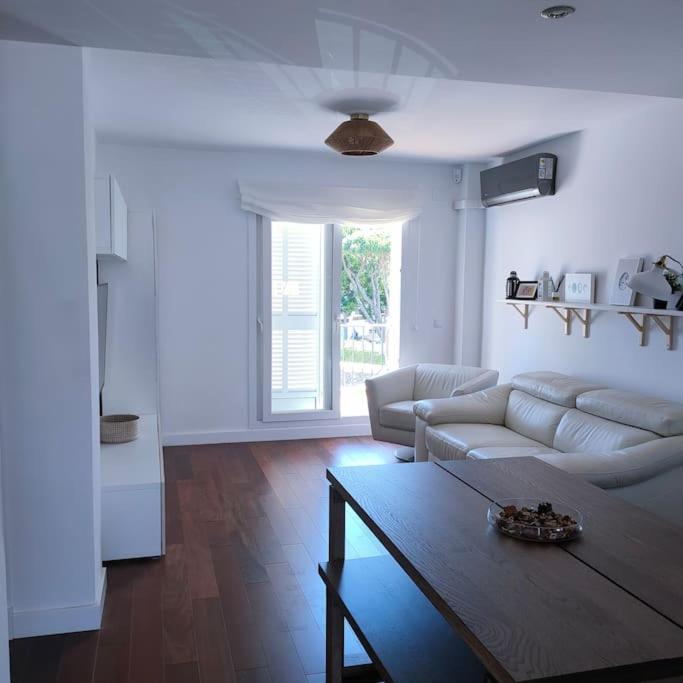 a living room with a couch and a table at Apartamento Luz in Chiclana de la Frontera