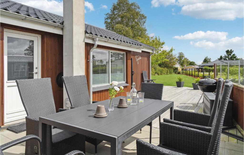 Zahrada ubytování Pet Friendly Home In Grenaa With Wifi