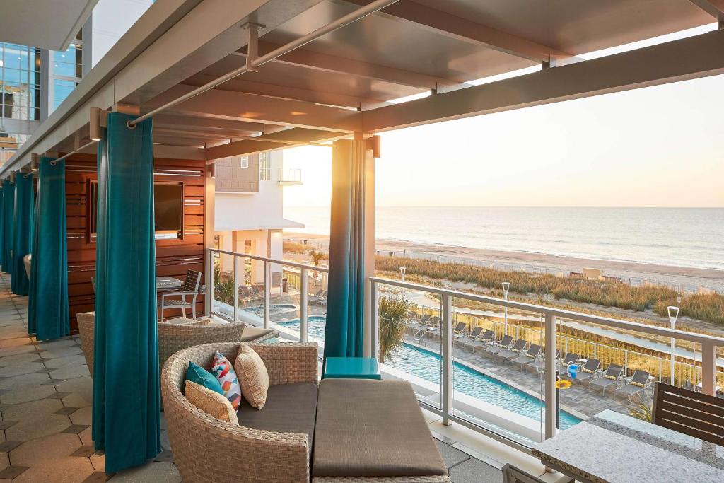 Ein Balkon oder eine Terrasse in der Unterkunft Hilton Grand Vacations Club Ocean Enclave Myrtle Beach