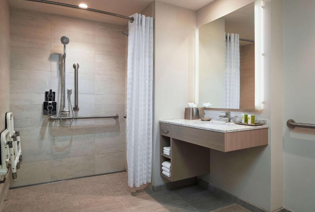 Ein Badezimmer in der Unterkunft Hilton Grand Vacations Club Ocean Enclave Myrtle Beach