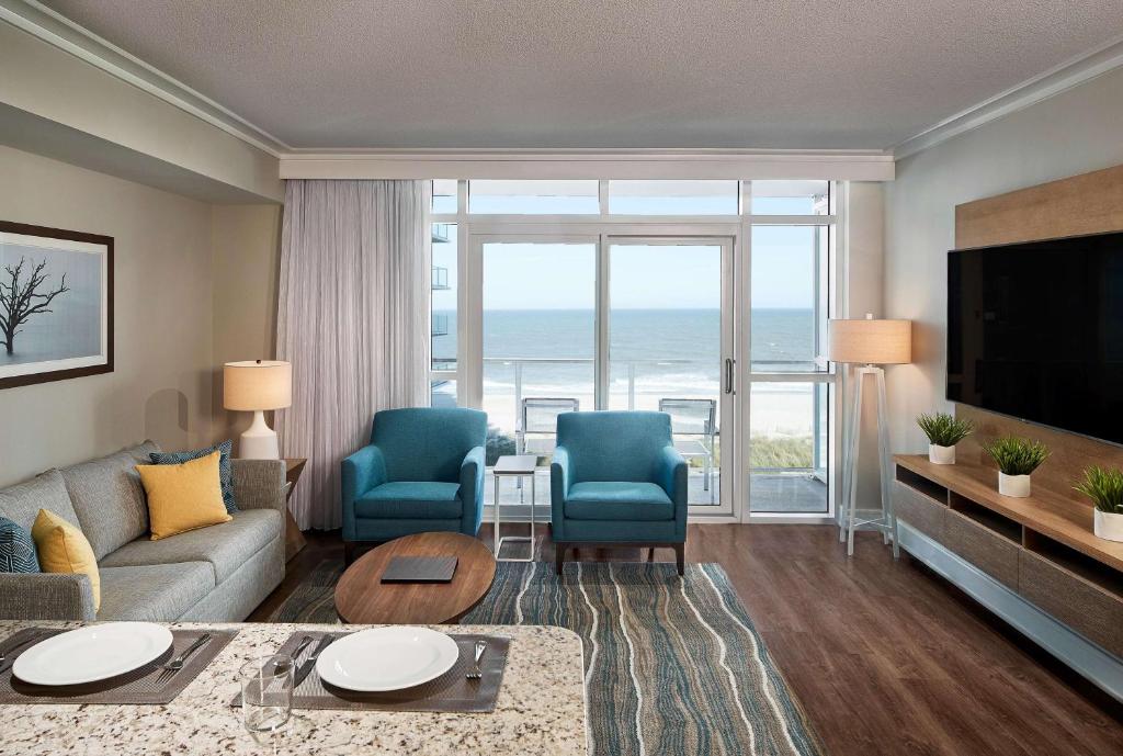 TV a/nebo společenská místnost v ubytování Hilton Grand Vacations Club Ocean Enclave Myrtle Beach