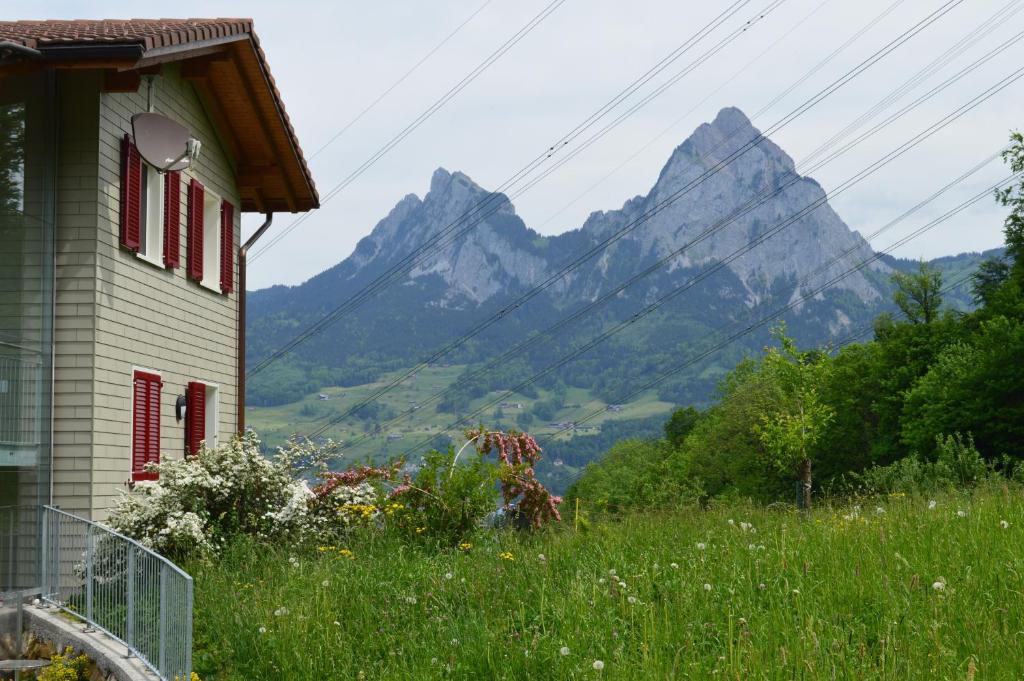 Nespecifikovaný výhled na hory nebo výhled na hory při pohledu z apartmánu