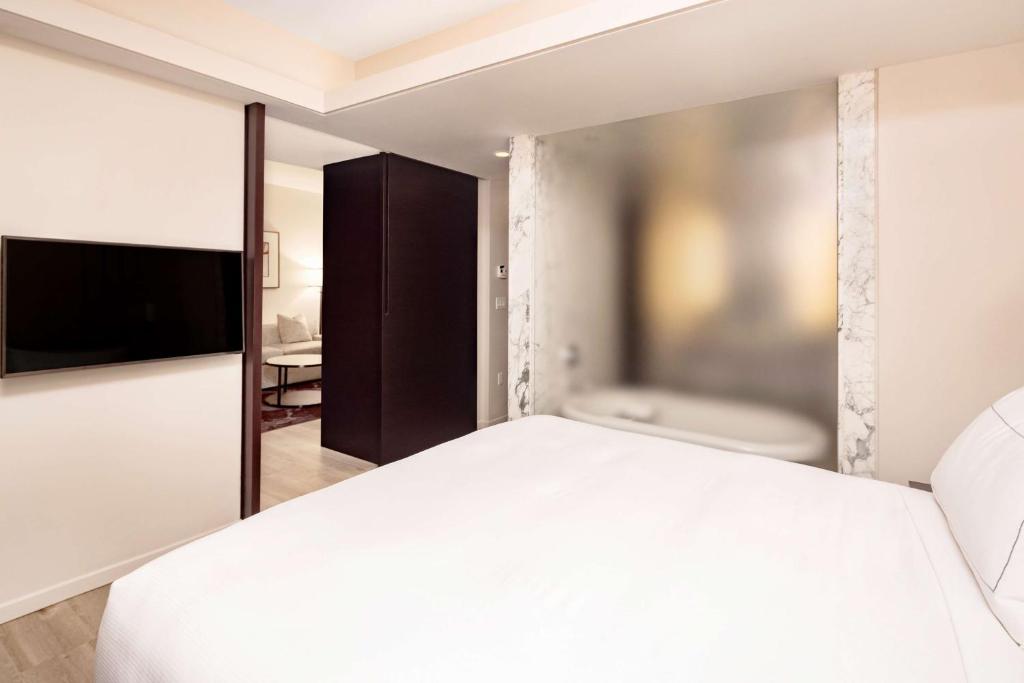 Hilton Club West 57th Street New York - King Plus Suite With Sofa Bed