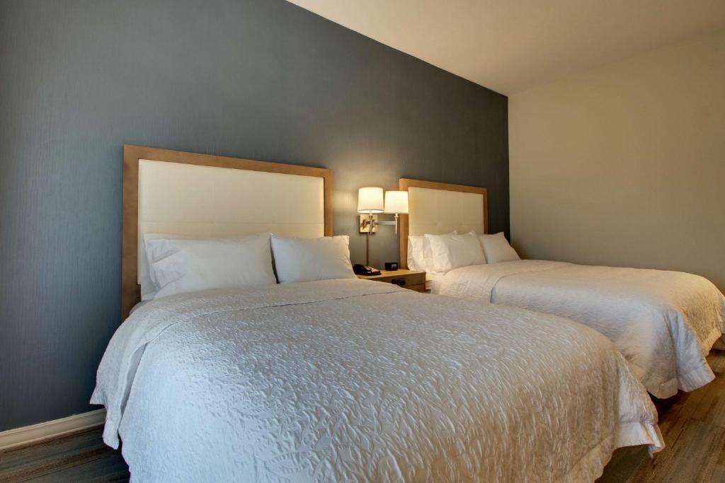 Hampton Inn Sneads Ferry Topsail Beach - Queen Room Met Twee Queensize Bedden - Niet -roken