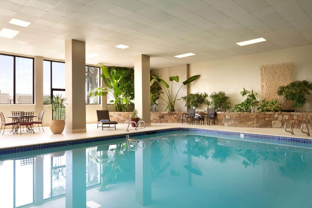 Embassy Suites by Hilton Oklahoma City Will Rogers Airport photo