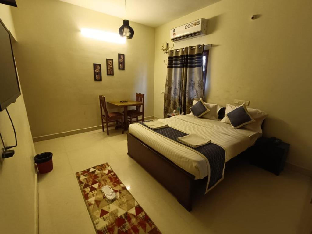 Postel nebo postele na pokoji v ubytování Hotel BlueSky Ramapuram