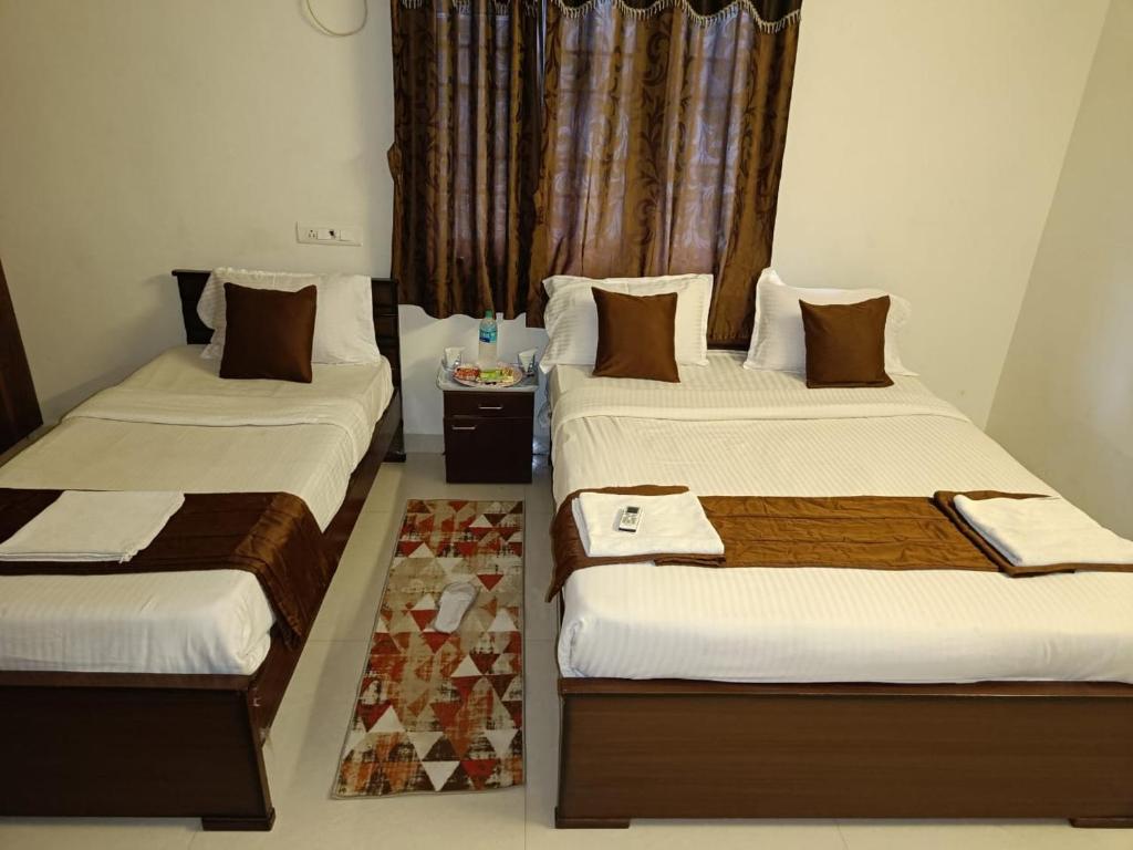 Postel nebo postele na pokoji v ubytování Hotel BlueSky Ramapuram