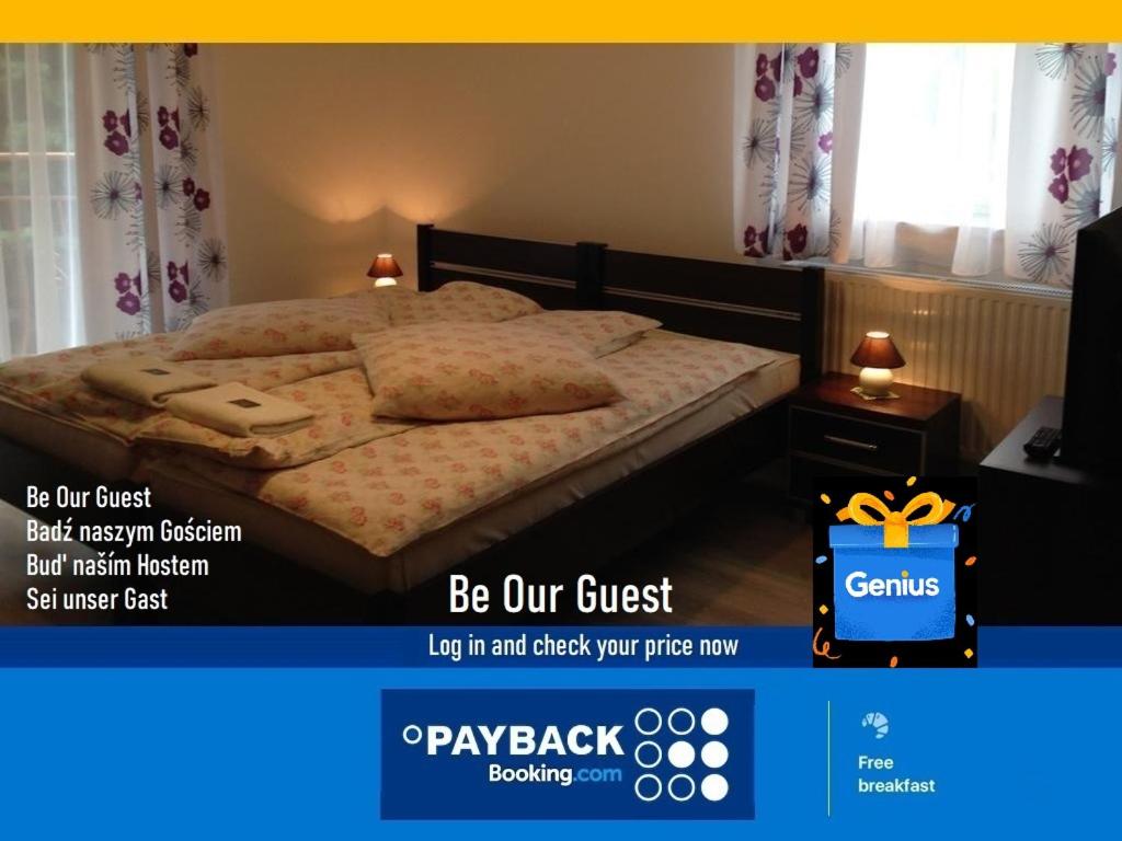 plakat dla sypialni z łóżkiem w obiekcie Ośrodek Wypoczynkowy Nad Stawem w Kudowie Zdroju