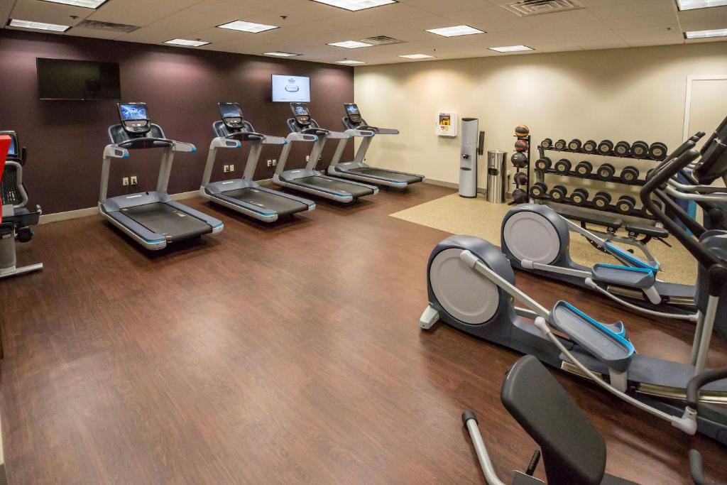 Fitness centrum a/nebo fitness zařízení v ubytování Doubletree by Hilton, Leominster