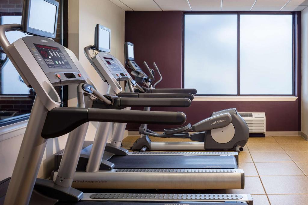 Fitness centrum a/nebo fitness zařízení v ubytování Doubletree by Hilton, Leominster