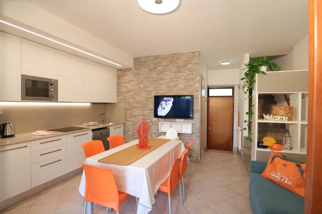 Кухня или мини-кухня в Villaggio Mare Blu
