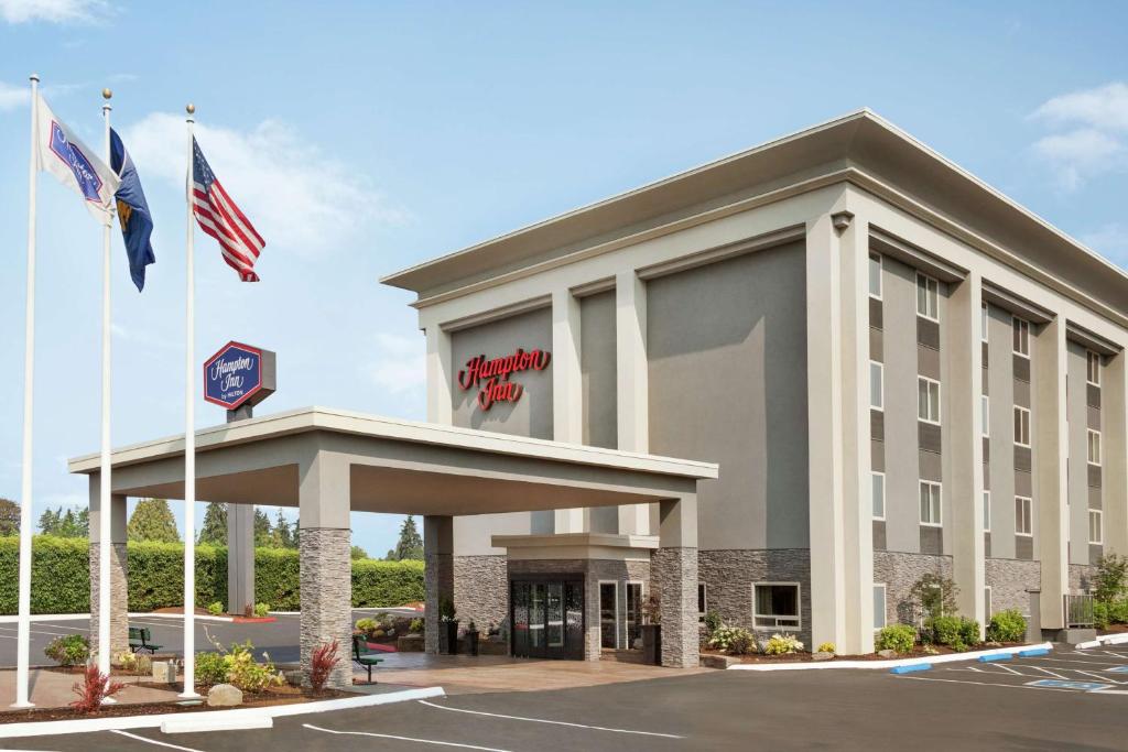 una representación de la parte delantera de un hotel en Hampton Inn - Portland/Clackamas, en Clackamas