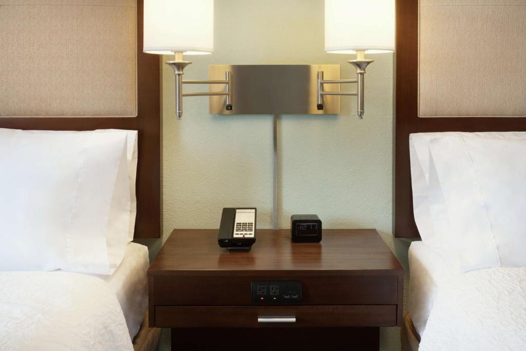 Postel nebo postele na pokoji v ubytování Hampton Inn - Portland/Clackamas