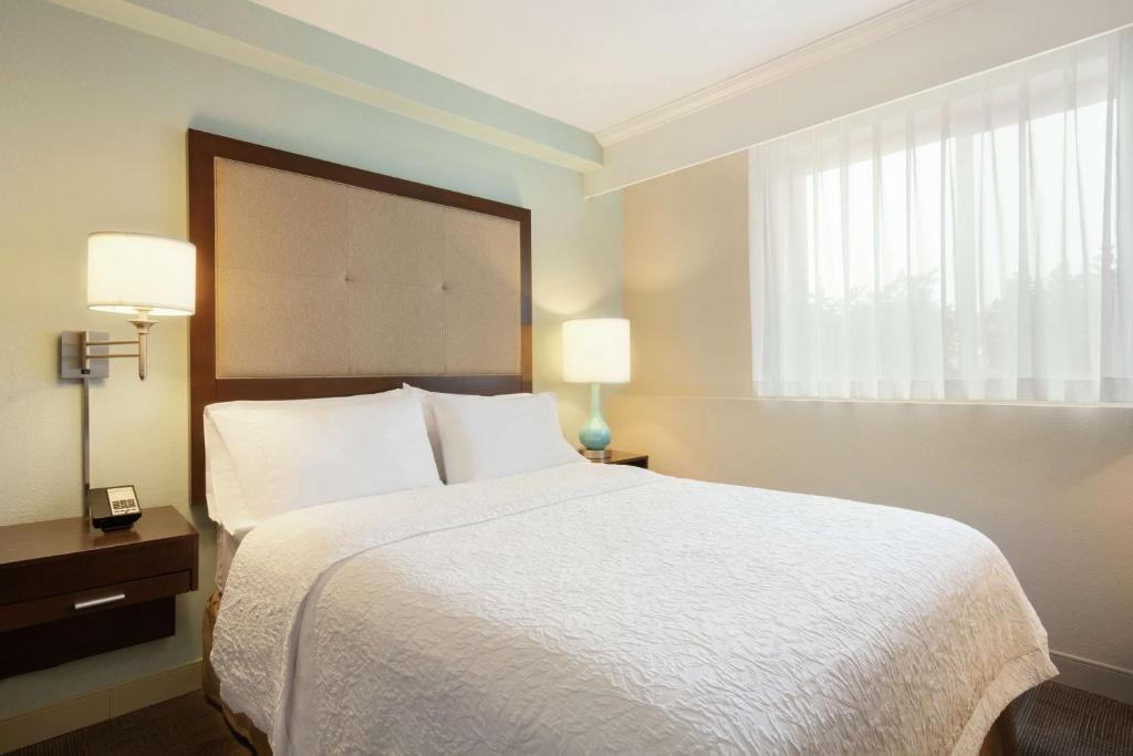 Postel nebo postele na pokoji v ubytování Hampton Inn - Portland/Clackamas