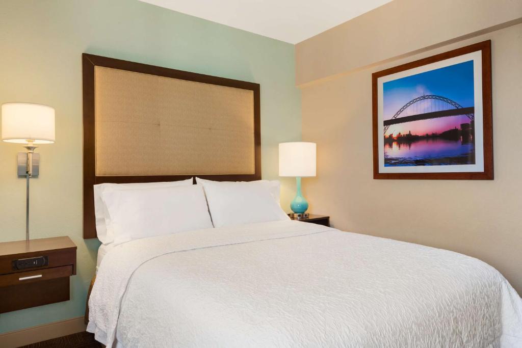 Postel nebo postele na pokoji v ubytování Hampton Inn - Portland/Clackamas