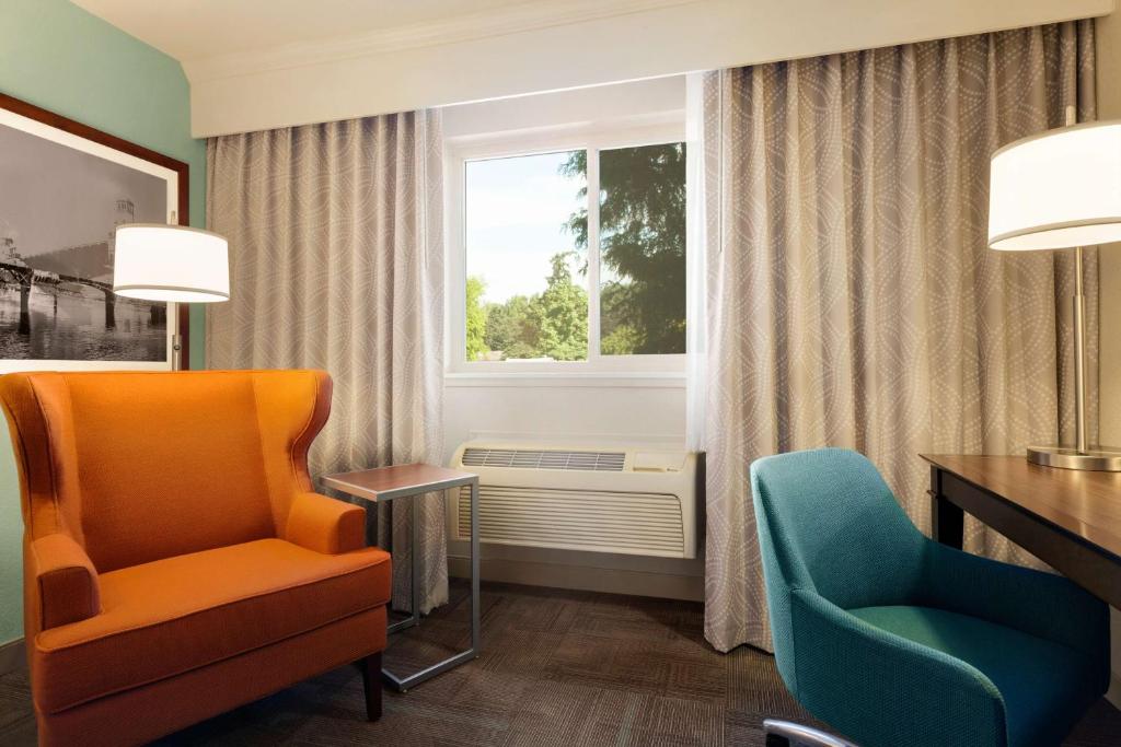 Posezení v ubytování Hampton Inn - Portland/Clackamas